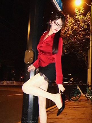 轩子巨二兔的成功之路，在哪直播？如何走红？