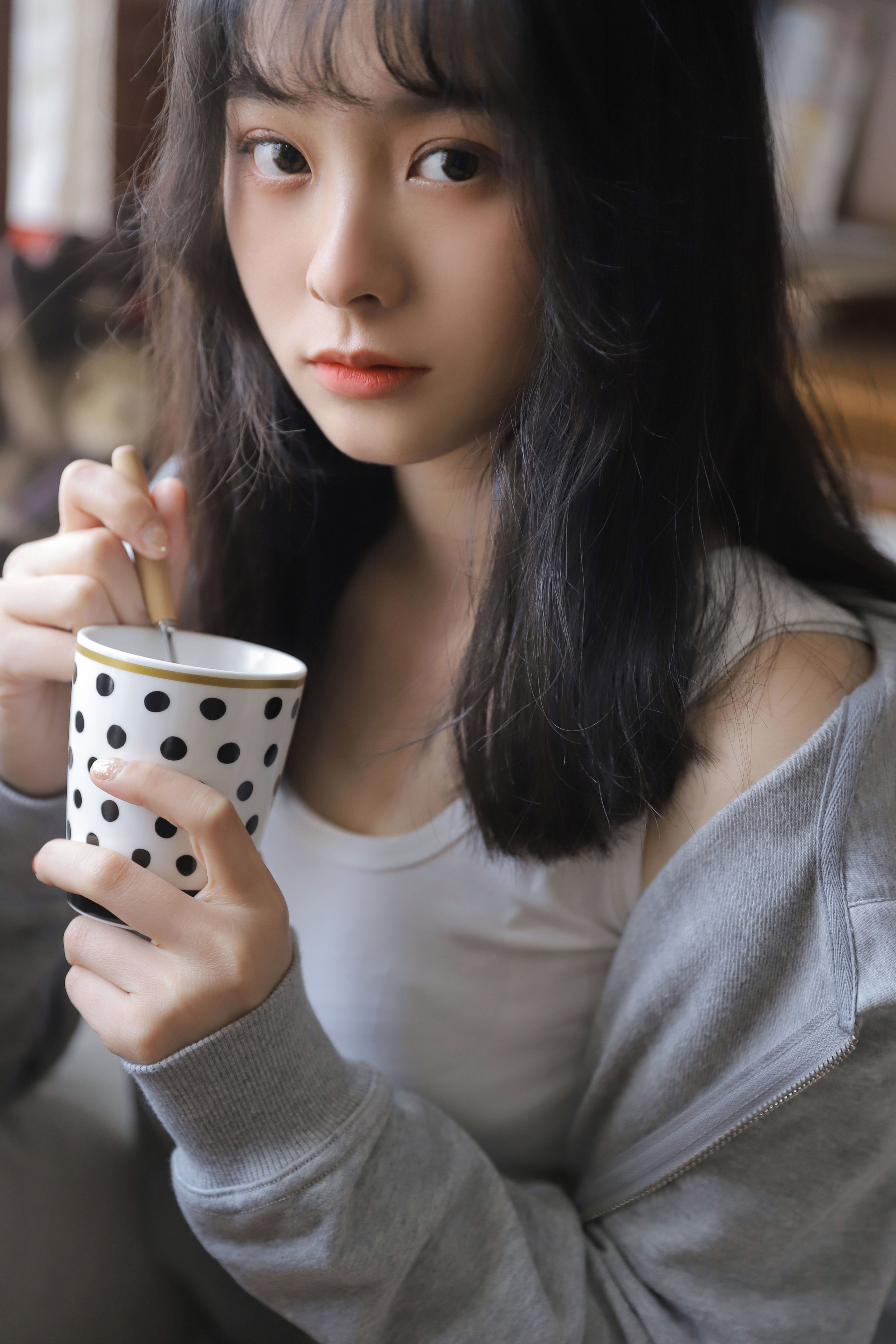 [YiTuYu艺图语] 春夏《灰色轨迹》 好看的4K高清无水印纯欲妹子意境唯美写真完整版图集