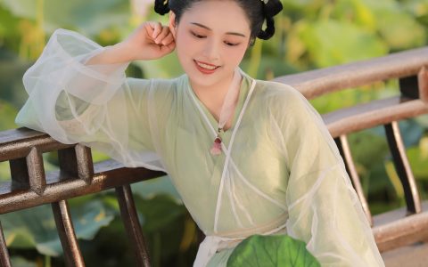 溪木若颖《荷趣》 – YiTuYu艺图语