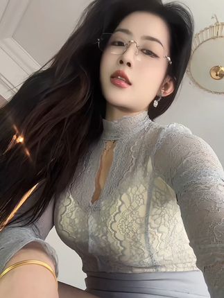琳lin私服定制穿搭解析，她的时尚秘诀是？