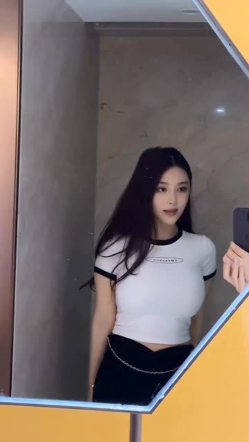 回顾美了个滢的早期视频，从新人到抖音红人，她的成长之路