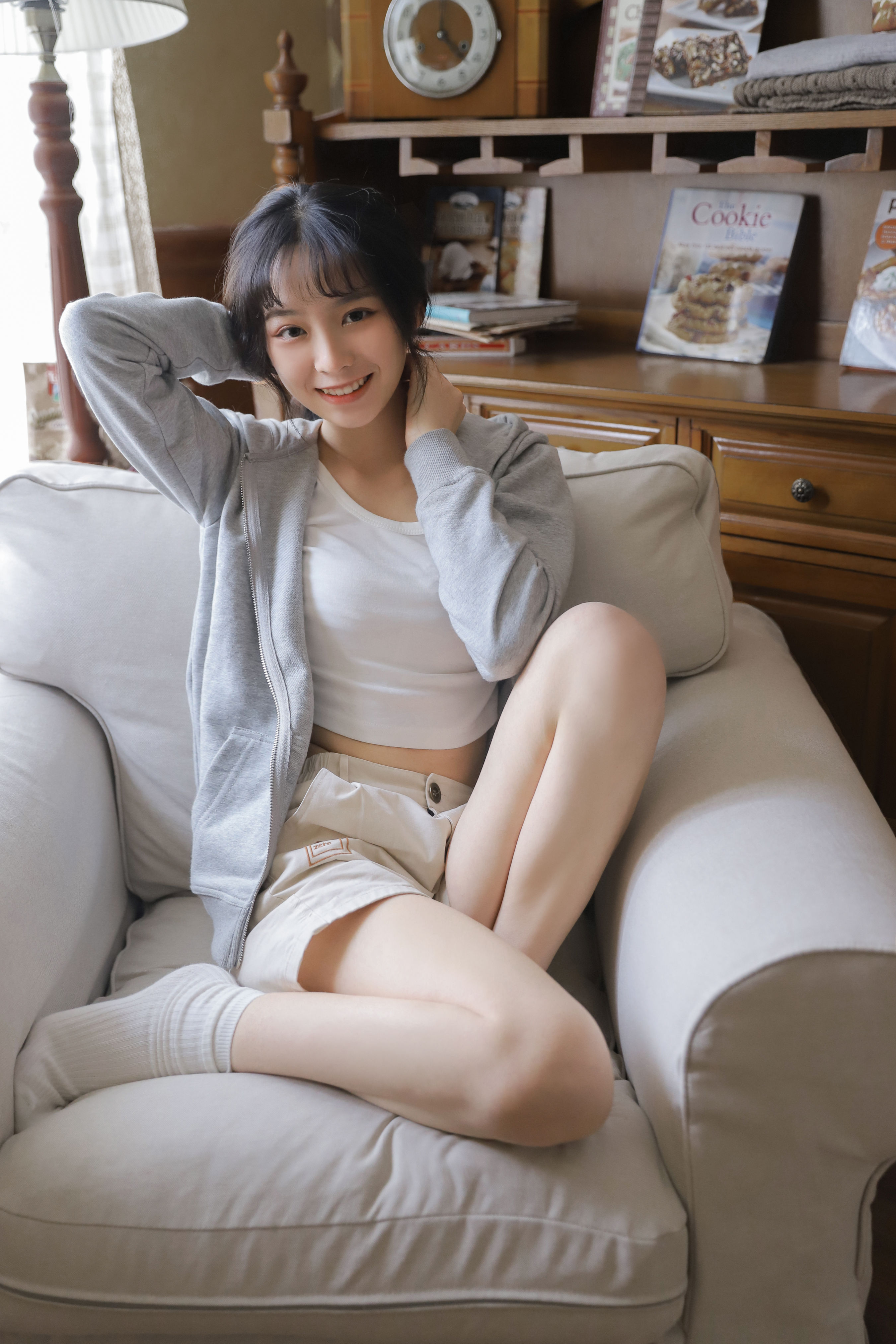 [YiTuYu艺图语] 春夏《灰色轨迹》 好看的4K高清无水印纯欲妹子意境唯美写真完整版图集