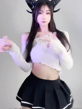 CC奶尤碎花裙经典热舞，粉丝为何将其称为不可超越？