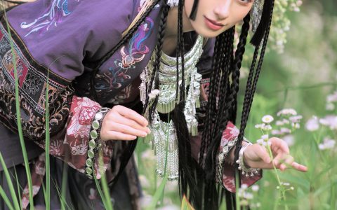 眸小妖《苗疆少女》 – YiTuYu艺图语
