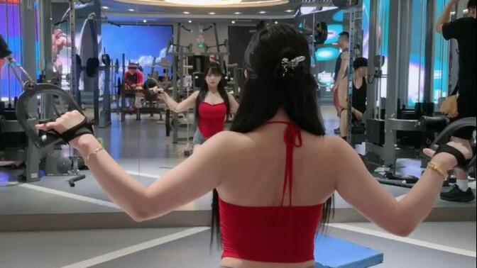 果果超哇塞呀性感热舞合集，她如何诠释极致舞台表现？