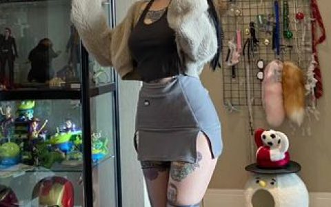 卡通百科老王圈内的纹身作品,她的作品充满神秘感