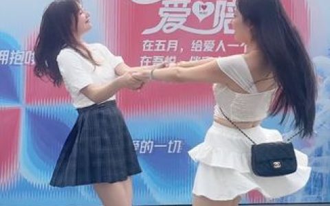 十万口草莓粥粥朋友圈资源流出,私密照片视频引发热议