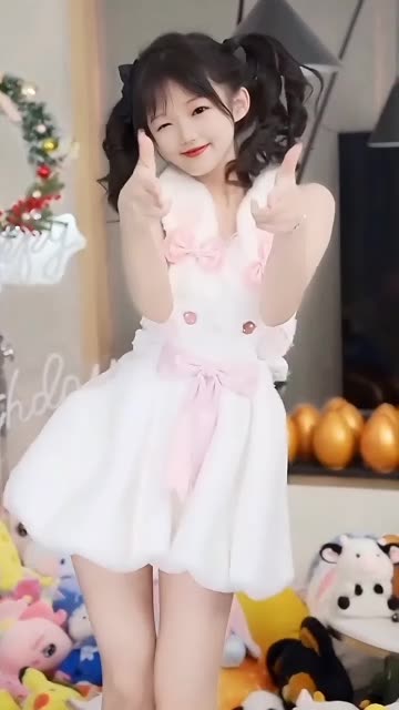 桃诗诗透明装定制舞蹈完整版，观看她的透明装定制舞蹈的精彩全程