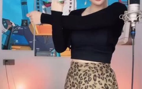 一只霸王兽腿抖摔倒什么梗?抖音视频背后含义解读