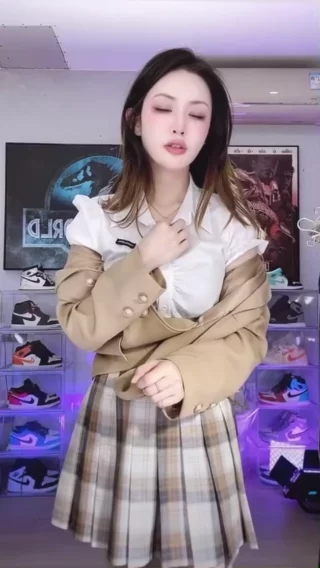 一只霸王兽65部究极版网页，如何获取完整版视频