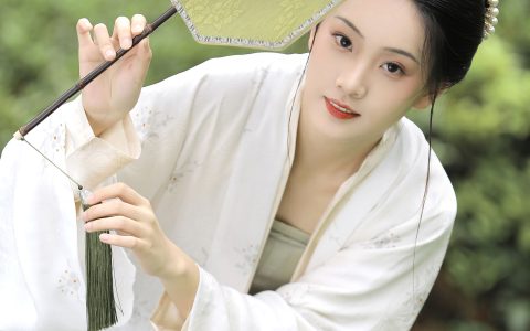 芝芝琪《剪一片云绿》 – YiTuYu艺图语