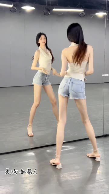 桃诗诗透明装定制舞蹈完整版，观看她的透明装定制舞蹈的精彩全程