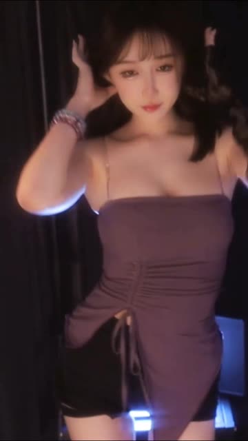 CC深田老师的吊带白丝热舞，她的经典舞蹈为何如此火爆？