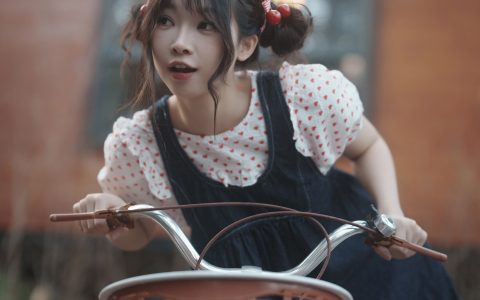 森林里的小木屋可爱 妹子 清纯 写真 小姐姐 – YiTuYu艺图语