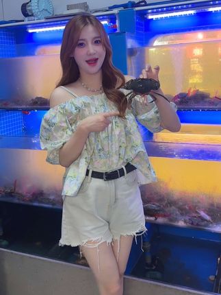 十万口草莓粥粥去哪直播了？粉丝最关注的动态汇总