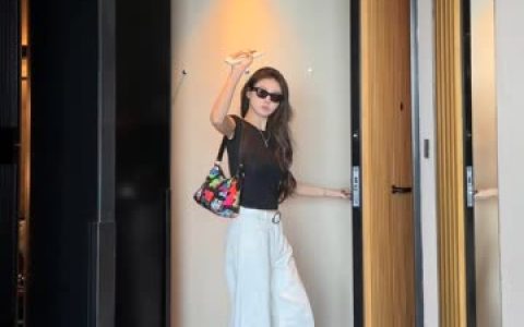 洛幽幽高价直播作品四部,天价定制内容揭示