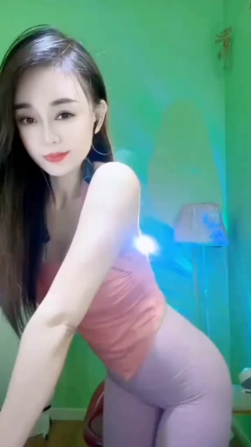 CC小燃燃演唱会经典瞬间，粉丝热议的精彩表演