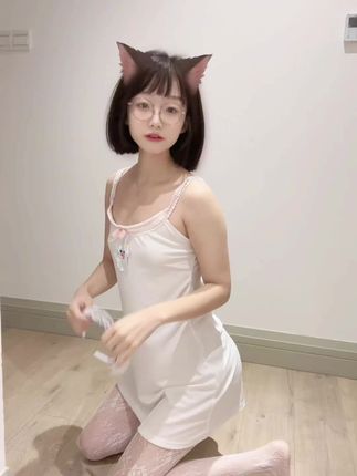 胜利的小生活JK裙穿搭热议，微密圈粉丝狂热追捧