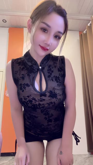 快手玲儿超甜定制女装，粉丝热议她的女装造型
