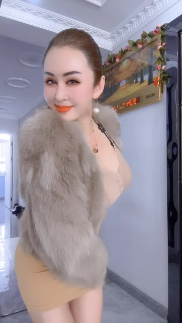 虎牙主播小海臀大尺度定制舞蹈，丁字开腿舞姿引爆全场