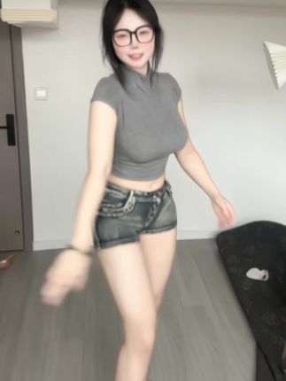 可爱的肉巴觅圈图片曝光，她的肉感风格引领新潮流