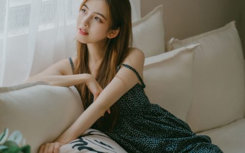 Dtifa丁小妮《阴天，想起你也是快乐的》 – YiTuYu艺图语