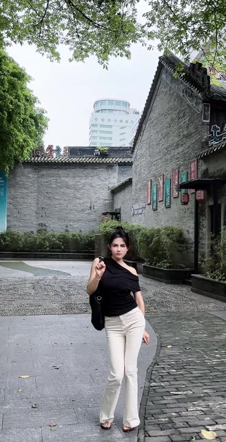 小岚岚全部作品一览，私人订制与普通视频的差异解析