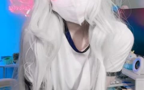 G44不会受伤cosplay镜月手办娇小可爱的二次元尤物，[蔚蓝档案]G44不会受伤cos飞鸟马时性感与可爱的魅力共舞
