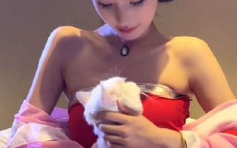 脸红mm与老头的互动视频火爆,背后有何趣味?