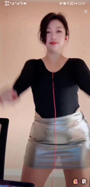 虎牙小海臂花岛主的魅力，她的舞蹈表演为何如此吸引人