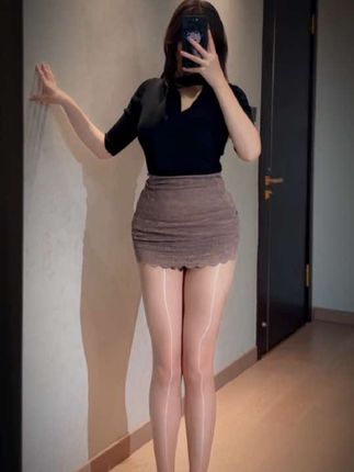 可可西yyy居家与户外两组美照对比，微密圈反差魅力