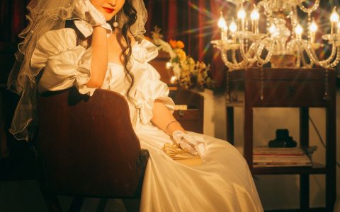 玲兰《一个人的婚纱》 – YiTuYu艺图语