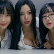 董顾冉写真集锦，她的性感风格一览