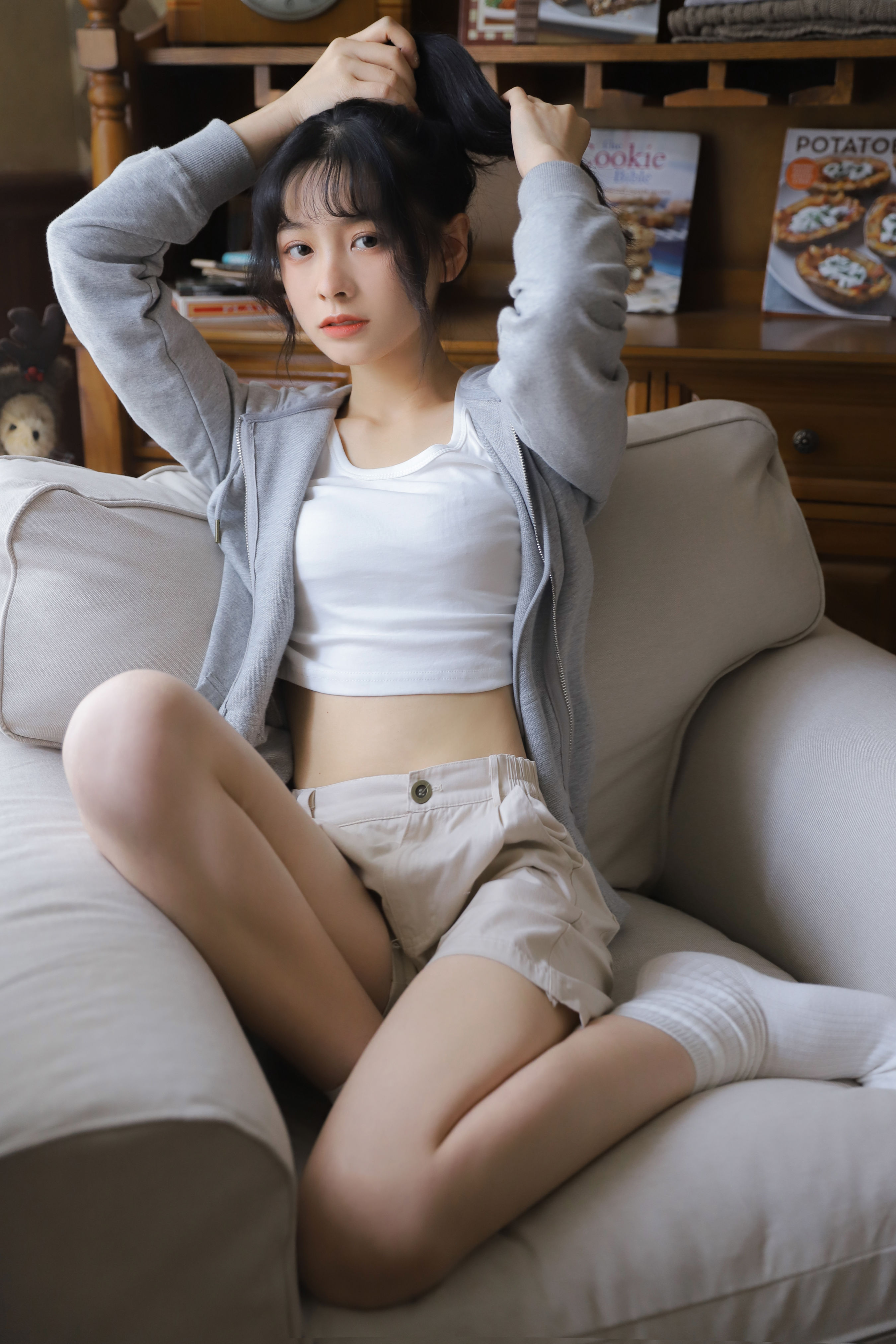 [YiTuYu艺图语] 春夏《灰色轨迹》 好看的4K高清无水印纯欲妹子意境唯美写真完整版图集