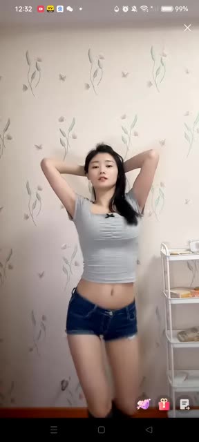 CC雪梨定制舞蹈全程解析，她如何在直播中将舞蹈与音乐完美融合