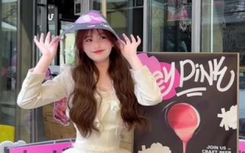 十万口草莓粥粥舰长的最新动态,她的直播间有多火?