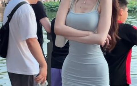 抖音网红粥粥酱的微密照片，她的舞姿为何如此吸引人？