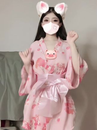 小芋泥yyy抖音微密圈作品解析，她的作品为何频频出现在热搜？