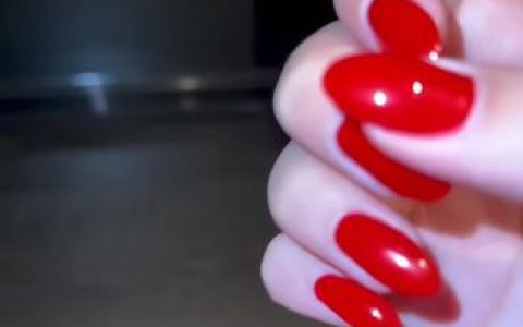 保守的二舅妈三套图怼镜吊带袜(微密圈保守的二舅妈吊带袜写真)