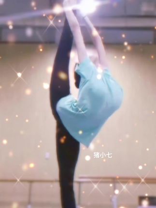性感与可爱并存！猪小七的街拍女神风采，猪小七的街拍美照盘点