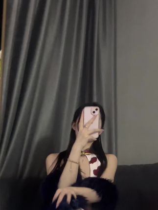 琳lin私服定制穿搭解析，她的时尚秘诀是？