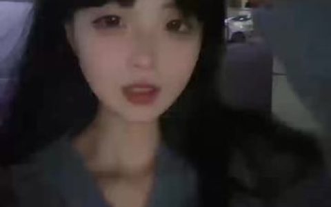 斗鱼何菱三个视角是什么,分析她的三视角直播如何吸引观众