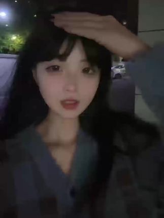 斗鱼何菱舞蹈激光舞，欣赏她结合激光特效的精彩舞蹈演绎