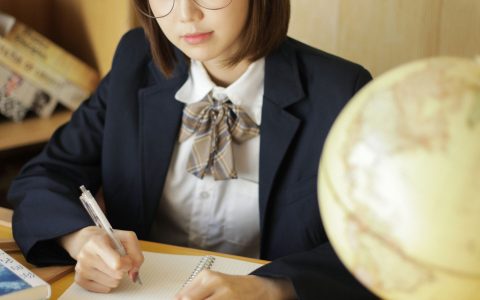 宝儿《青春无敌》 – YiTuYu艺图语