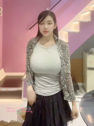 冰泉女神微博号是什么意思，解析她微博号的含义与粉丝互动