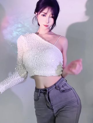 网易CC奶尤最新动态，微博改名后如何找到她？