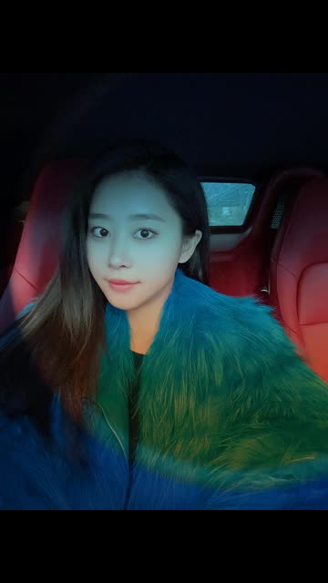 张贺玉国产网红女神的崛起，微博推特上的风靡人物