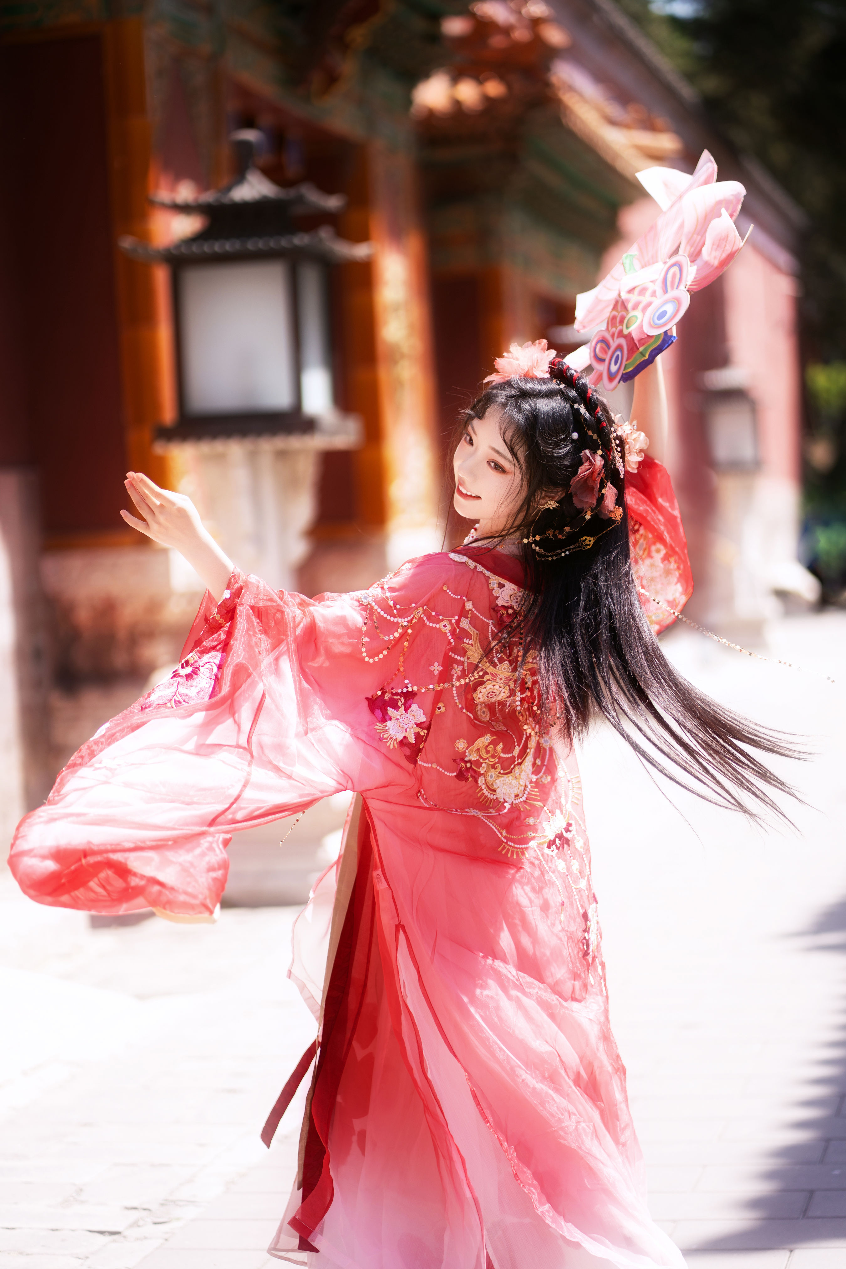 她还会是那个无忧无虑的小公主吗？ 古装 汉服 小姐姐 红色 写真 小仙女