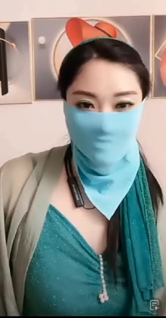 抖音@小阿姨大王 会议室土豪定制热舞回顾，重温土豪定制的奢华风采