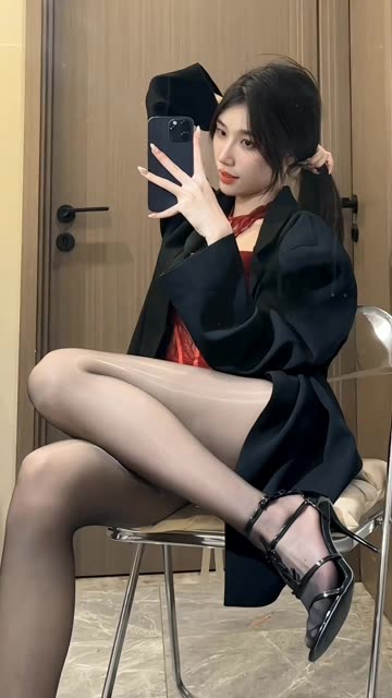 回顾美了个滢的早期视频，从新人到抖音红人，她的成长之路
